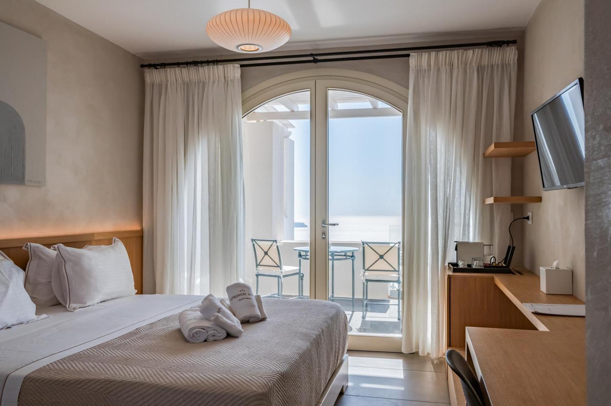Apeiron Blue Santorini - Sustainable Adults Only 14 Plus Fira  Room photo